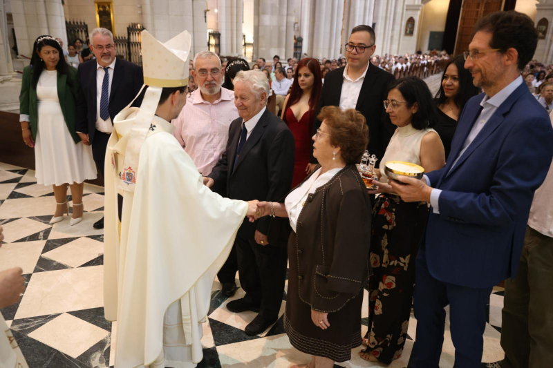 Lee más sobre el artículo Testigos de la fe y el amor: la diócesis de Madrid celebra las bodas de oro y plata de más de 80 matrimonios en la solemnidad de la Santísima Trinidad